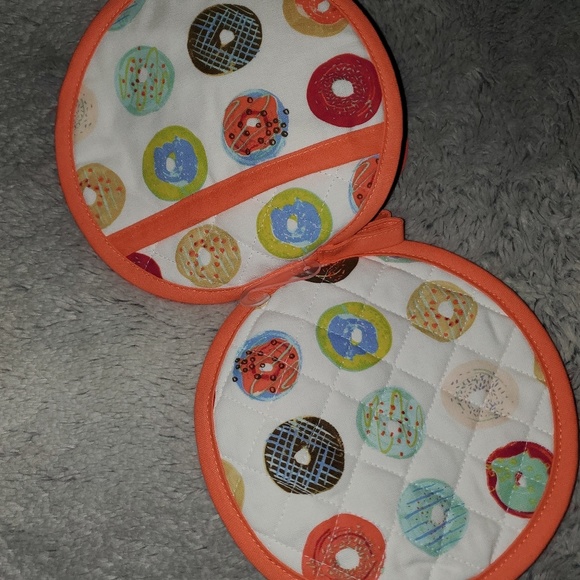 Opal house 'donut' pot holder & kitchen towel. NWT - Picture 2 of 4